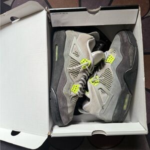 Air Jordan 4 Retro SE ‘Neon 95’